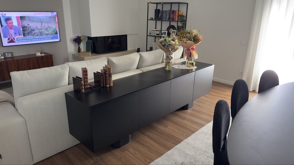 Mesa de jantar e cadeiras