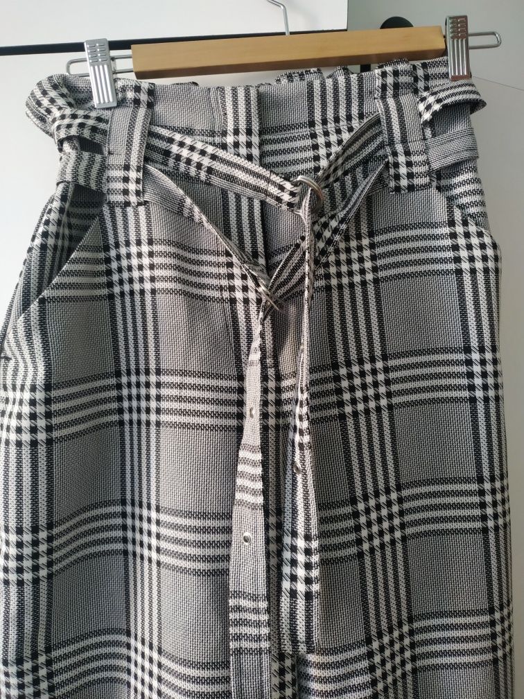 Spodnie w biało czarną kratkę River Island 36 S z wysokim stanem