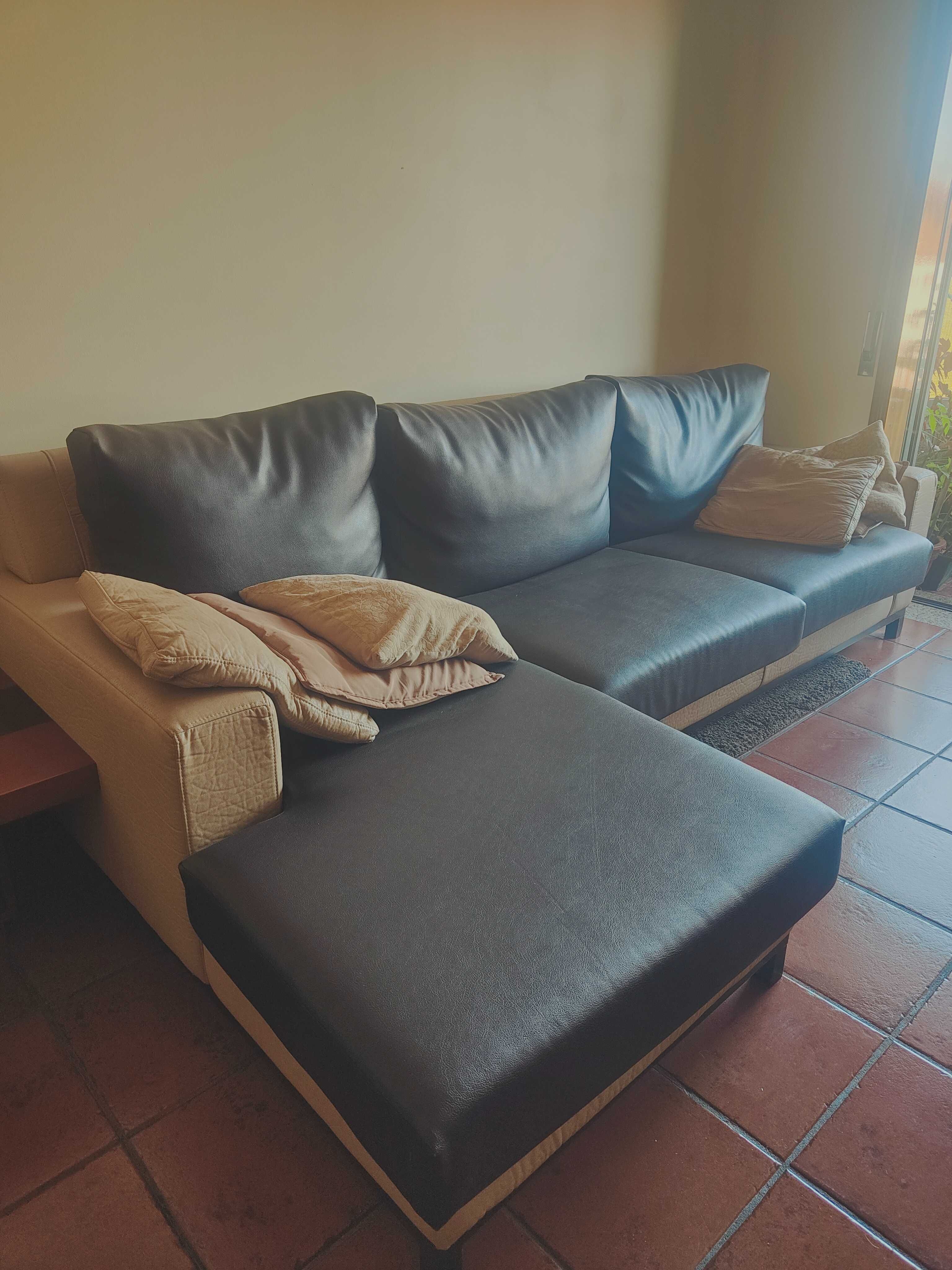 Sofá com chaise longue
