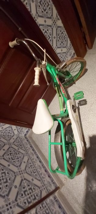 Bicicleta para peças ou arranjar.