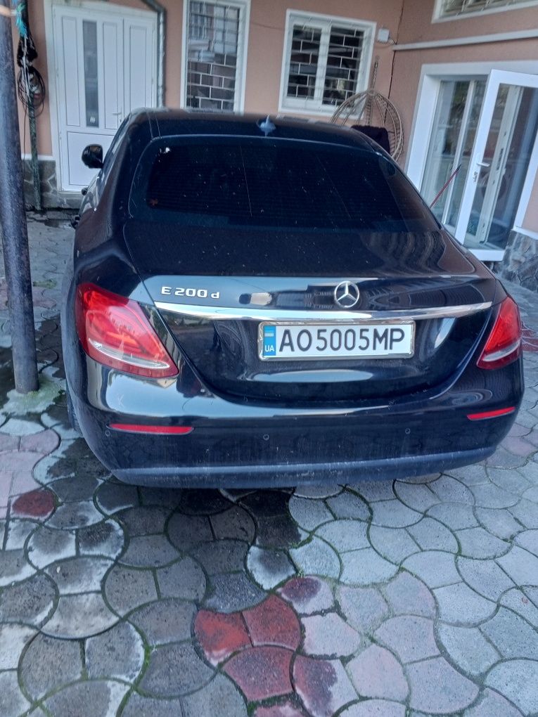 Мерседес E 200дізель.