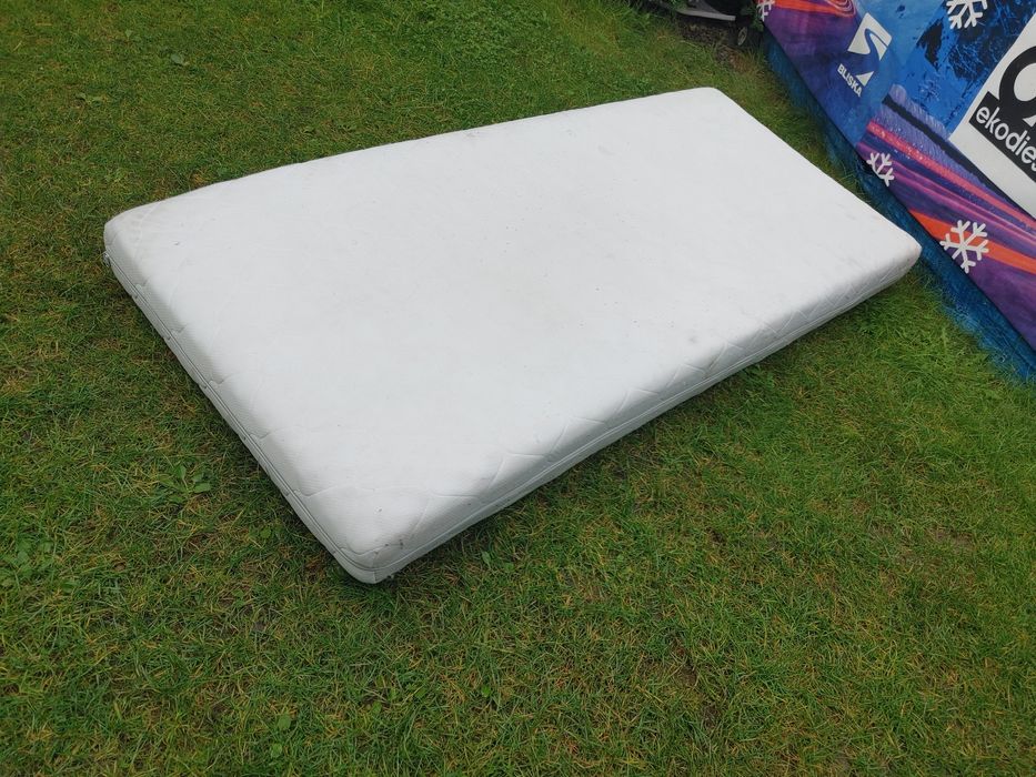 Sprzedam materac 90 x 200 cm