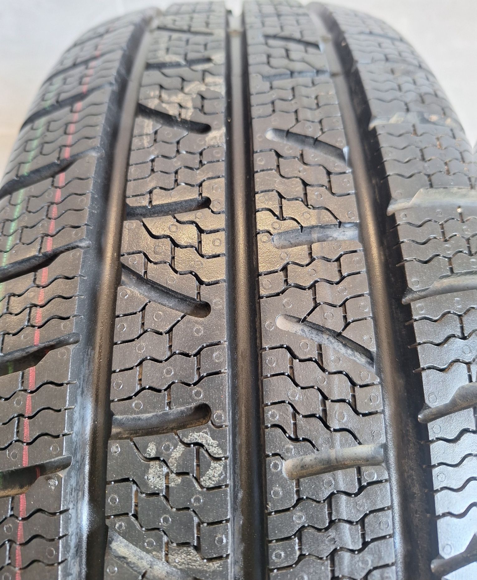 Opona Zimowa 16 Pirelli Carrier Winter 235/65R16C Pojedyńcza Demo