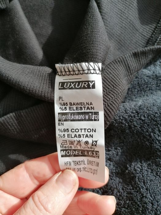 Sukienka prążkowana półgolf z kryształkami