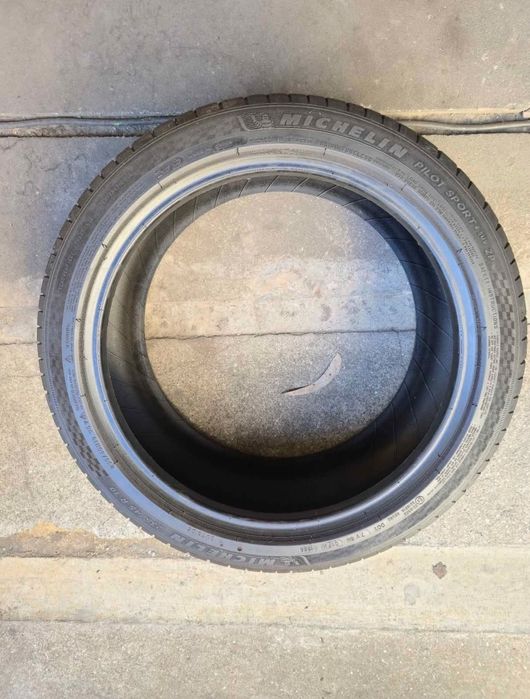 6 Pneus 235/45R19 Runflat