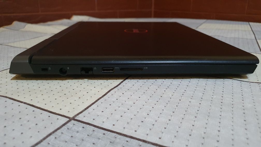 DELL Inspiron 7577