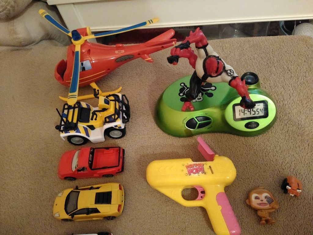 Zabawki dla dzieci 16 sztuk, samochody, zegar, helikopter