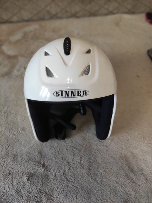 Продам набір гірсько лижний шлем. Окуляри , ботинки