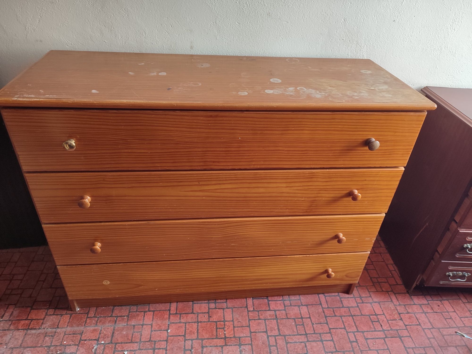 Cómoda em pinho para restaurar