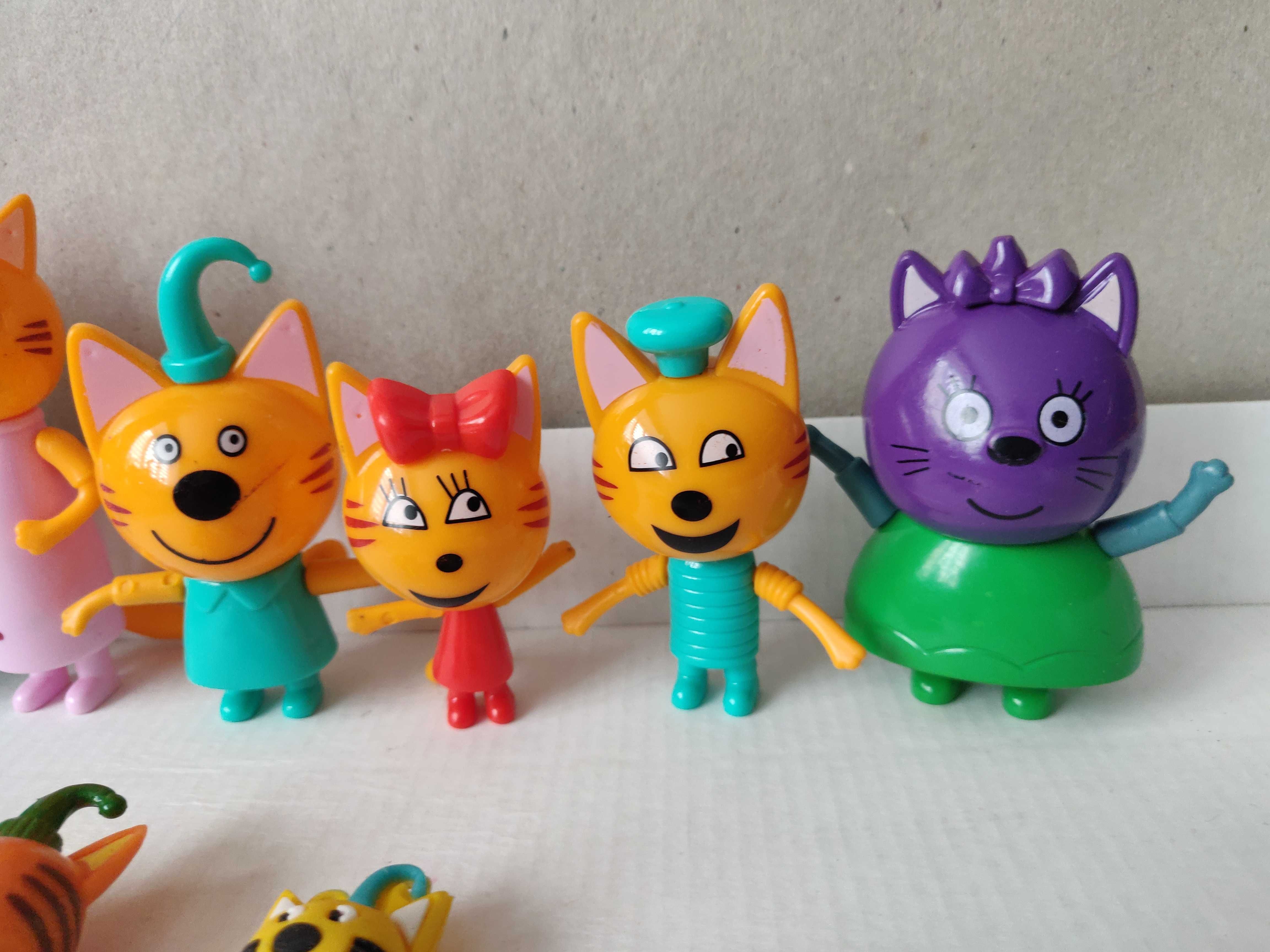 Игрушечный набор фигурок Три кота, 8 фигурок героев.