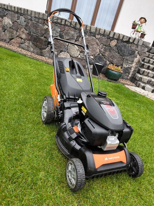 Kosiarka spalinowa z silnikiem honda i napędem