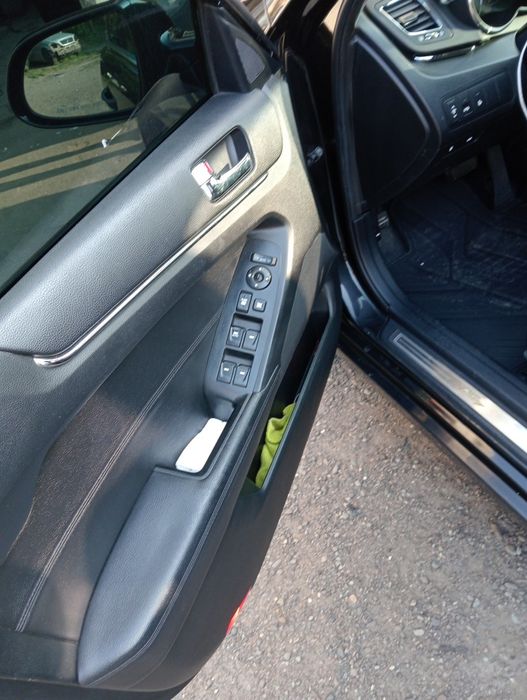 Автомобіль седан