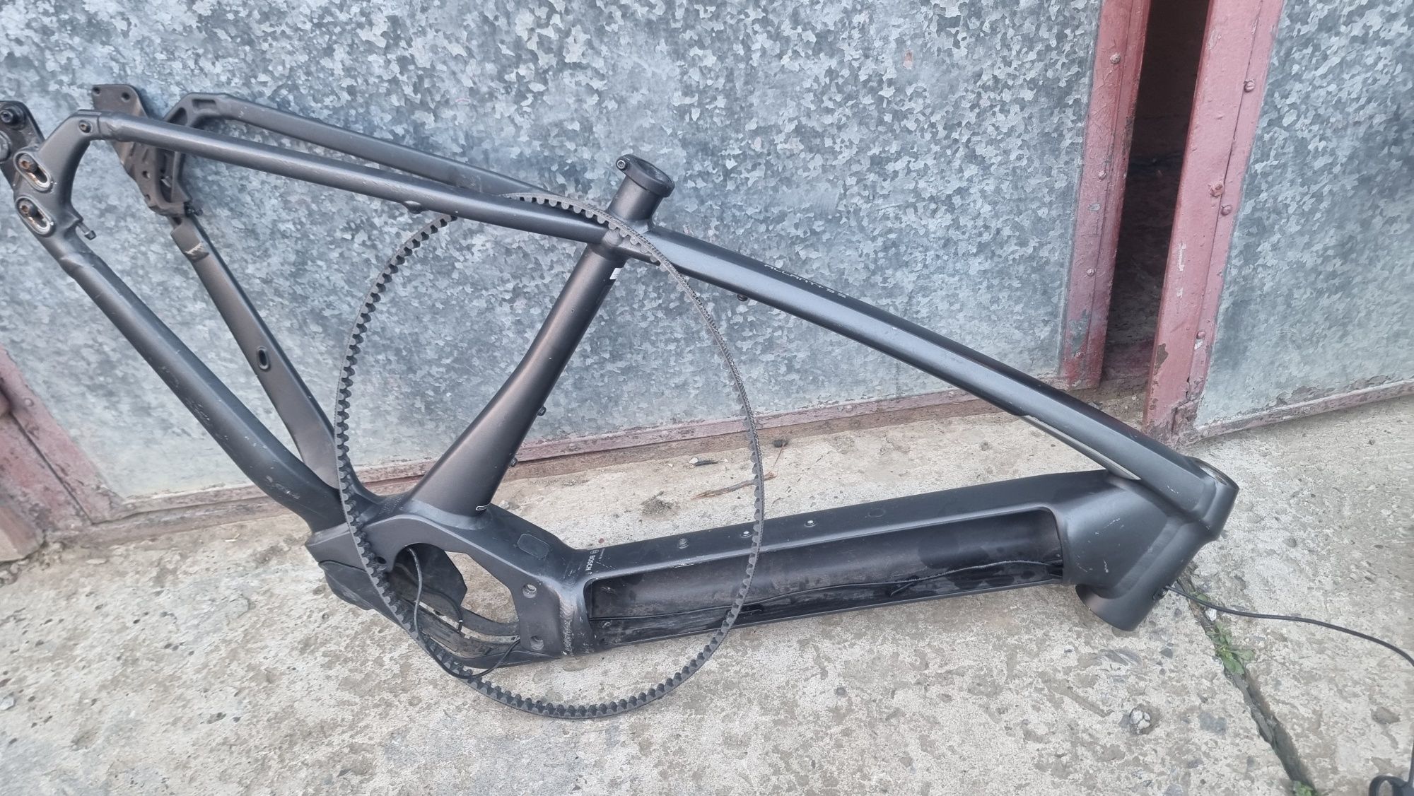 залишки e bike Trek allant +9s. 27.5. Рама М. Під bosch 
Ремінь і д