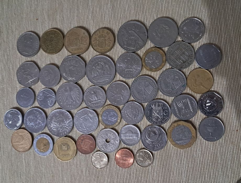 Lote de moedas estrangeiras