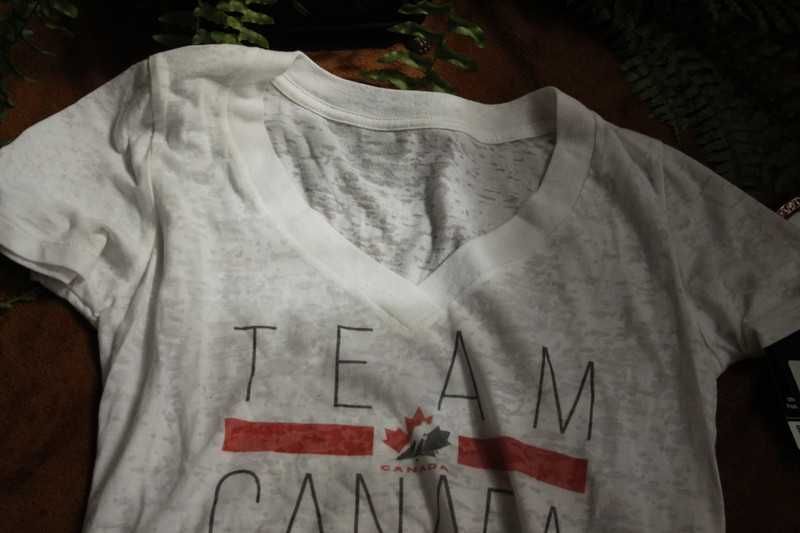 Nowa damska bluzka z napisem Team Canada z metką