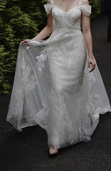 Suknia ślubna Pronovias model Hunter z welonem