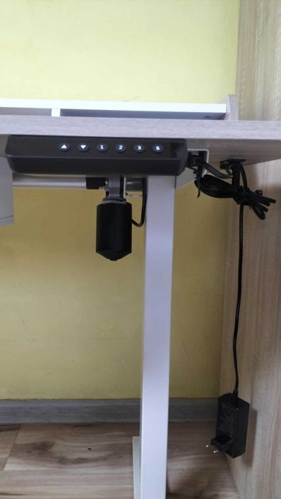 Elektryczne biurko stojące, 140 x 65 cm, stół z regulacją wysokości