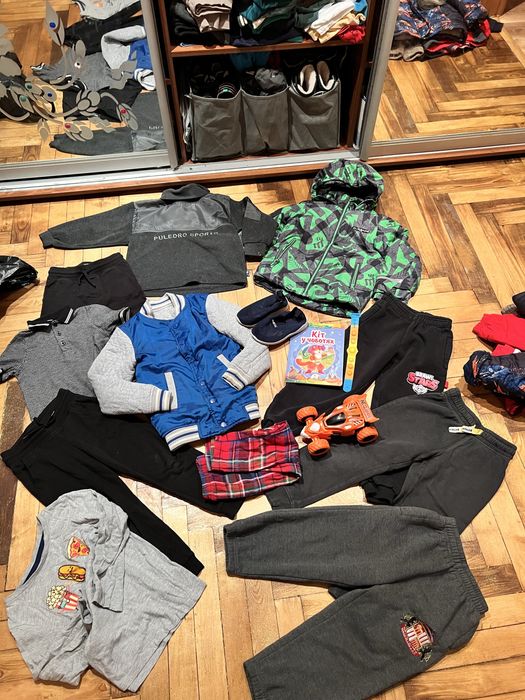 Одяг, взуття, іграшки