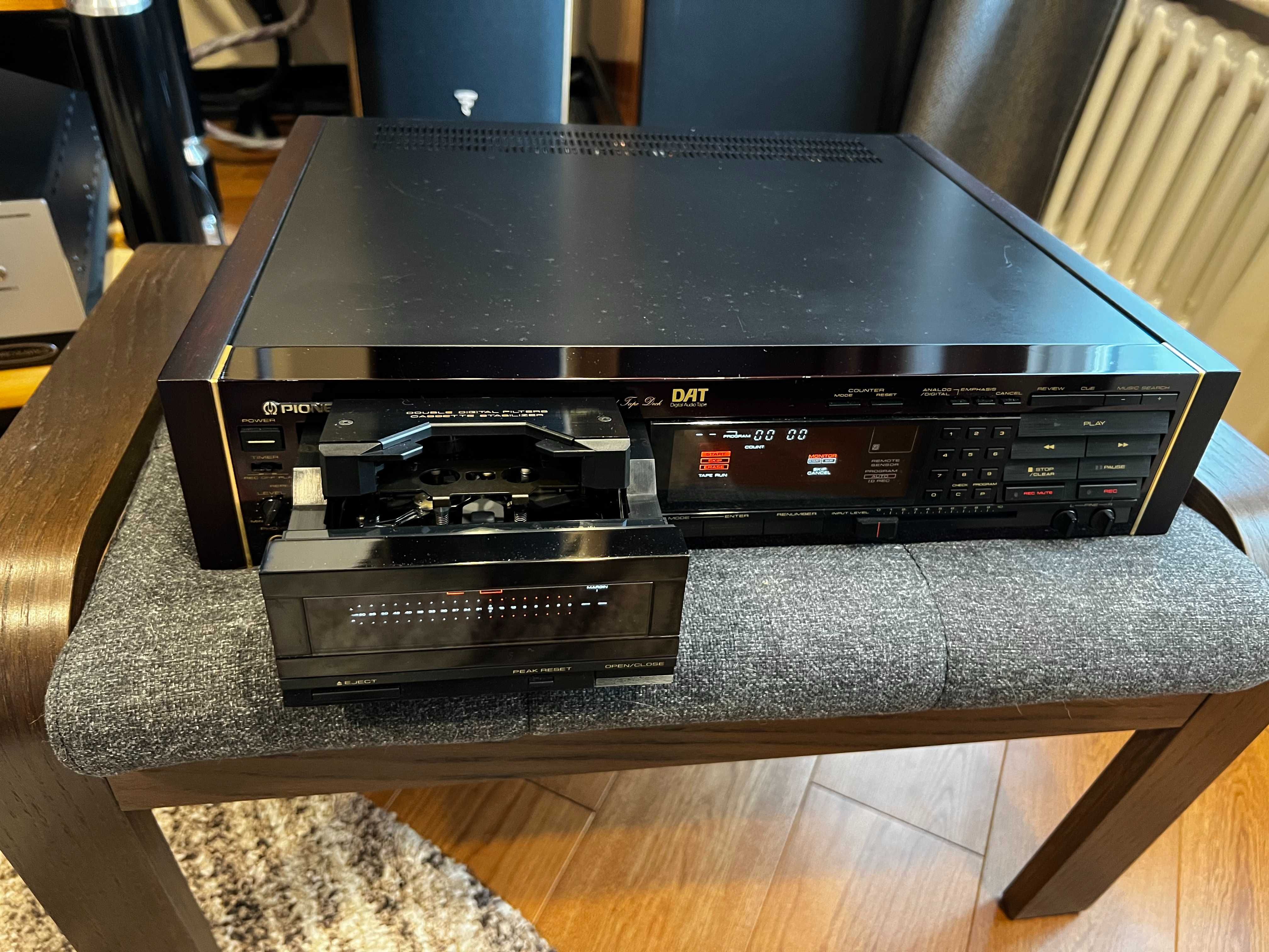Pioneer D-1000 (DAT)