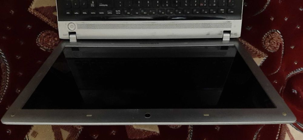 Продам ноутбук на зап. части.