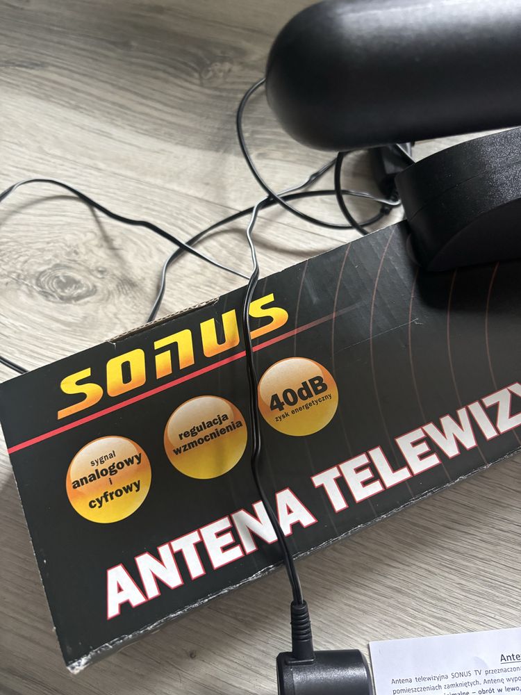 Antena telewizyjna ze wzmacniaczem