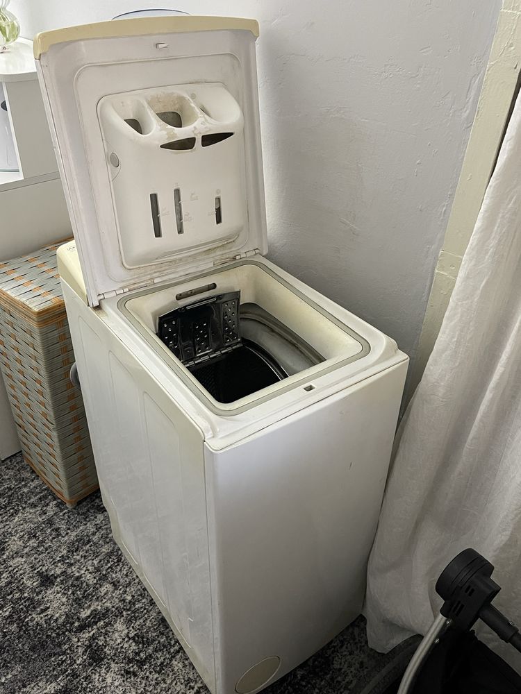 Продам пральну машину Whirlpool з верхнім завантаженням