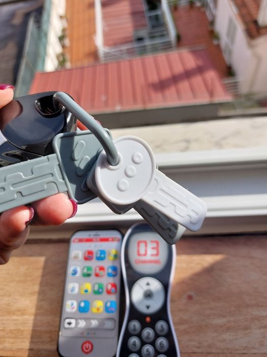 Conjunto eletrónico com telemóvel, comando e chaves - One Two Fun