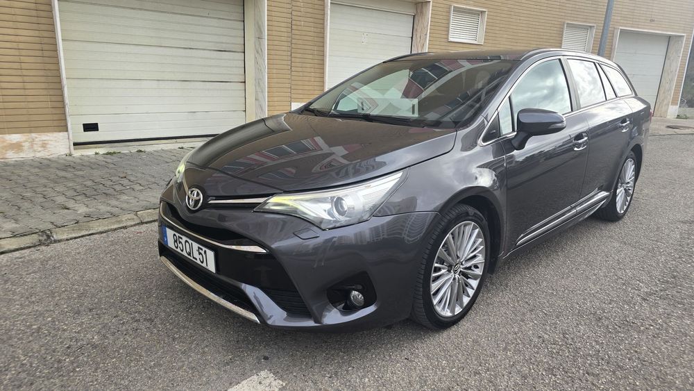 Toyota Avensis Touring Sports 2.0 D-4D Luxury+GPS