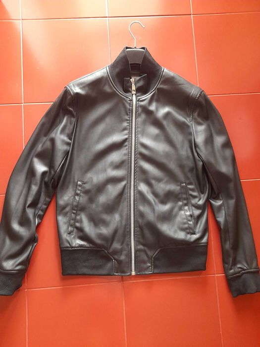 Casaco Homem Zara Man efeito pele preto