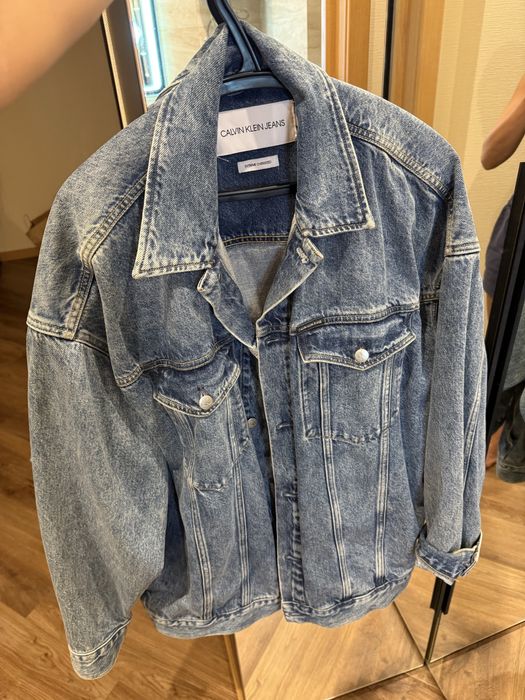 Продам мужскую джинсовку Calvin Klein