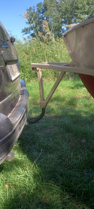 Лодка "Прогрес 4" з мотором Віхрь 30 та пристроями для транспортування