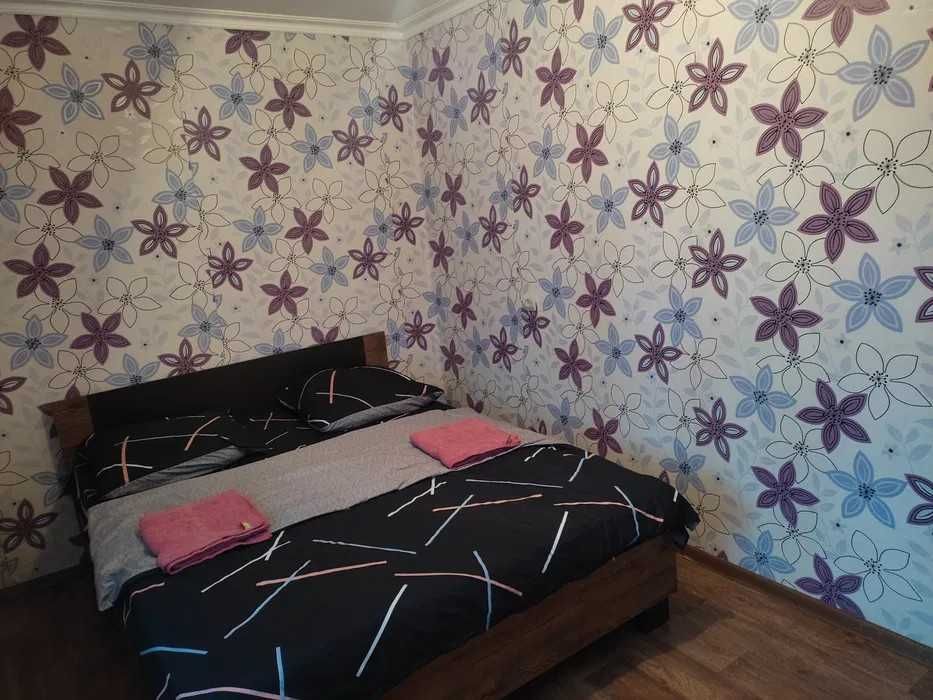 2 кімнатна квартира на Проспекті, Виставка, середній поверх