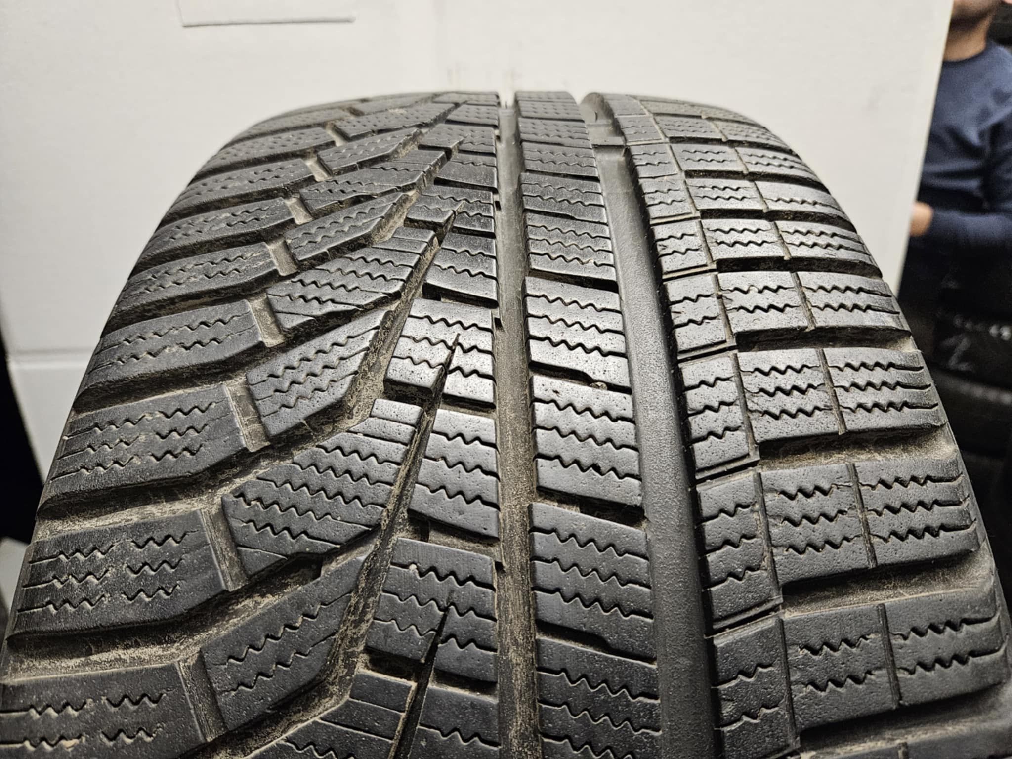 2x 225/40R18 92V XL Hankook Winter i*cept evo2 W320 / [335]
