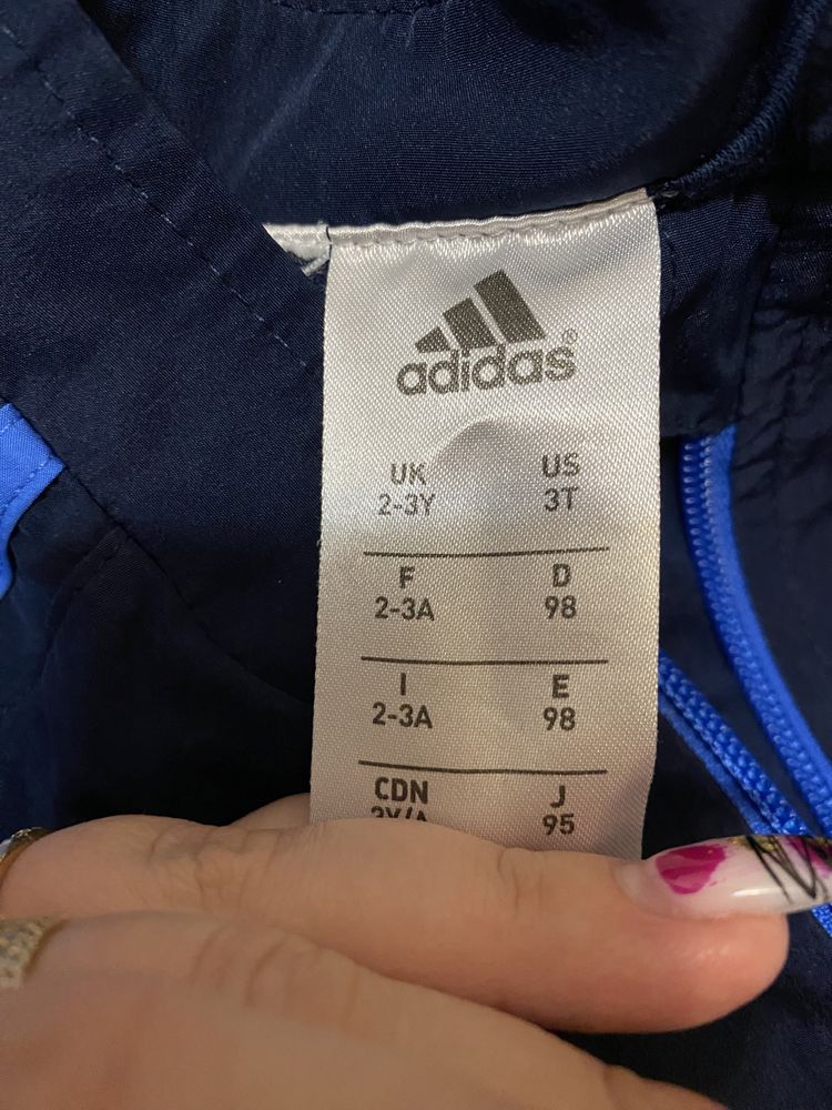 Продаю дитячий спортивний костюм Adidas