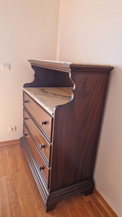 Cómoda  em mogno e pedra