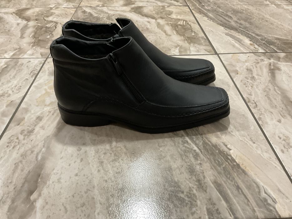 Чоловічі черревики на цегеці