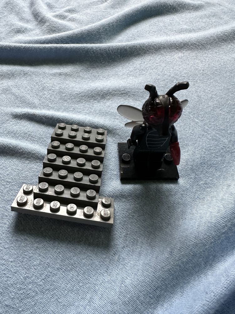 Figurka LEGO mucha z gratisem