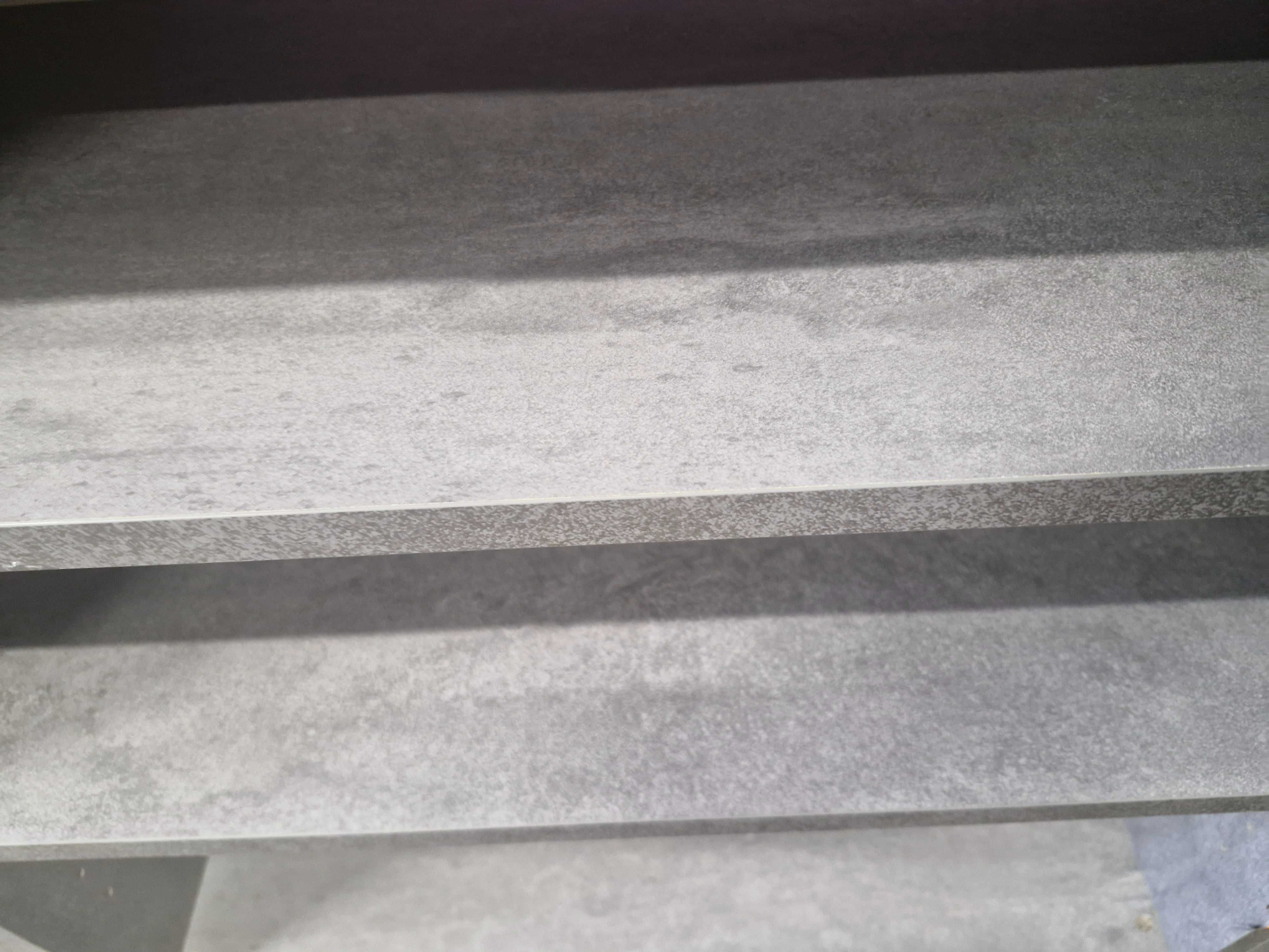 REGALY JAK NOWE BIURO SKLEP kolor szary beton cala ekspozycja sklepu