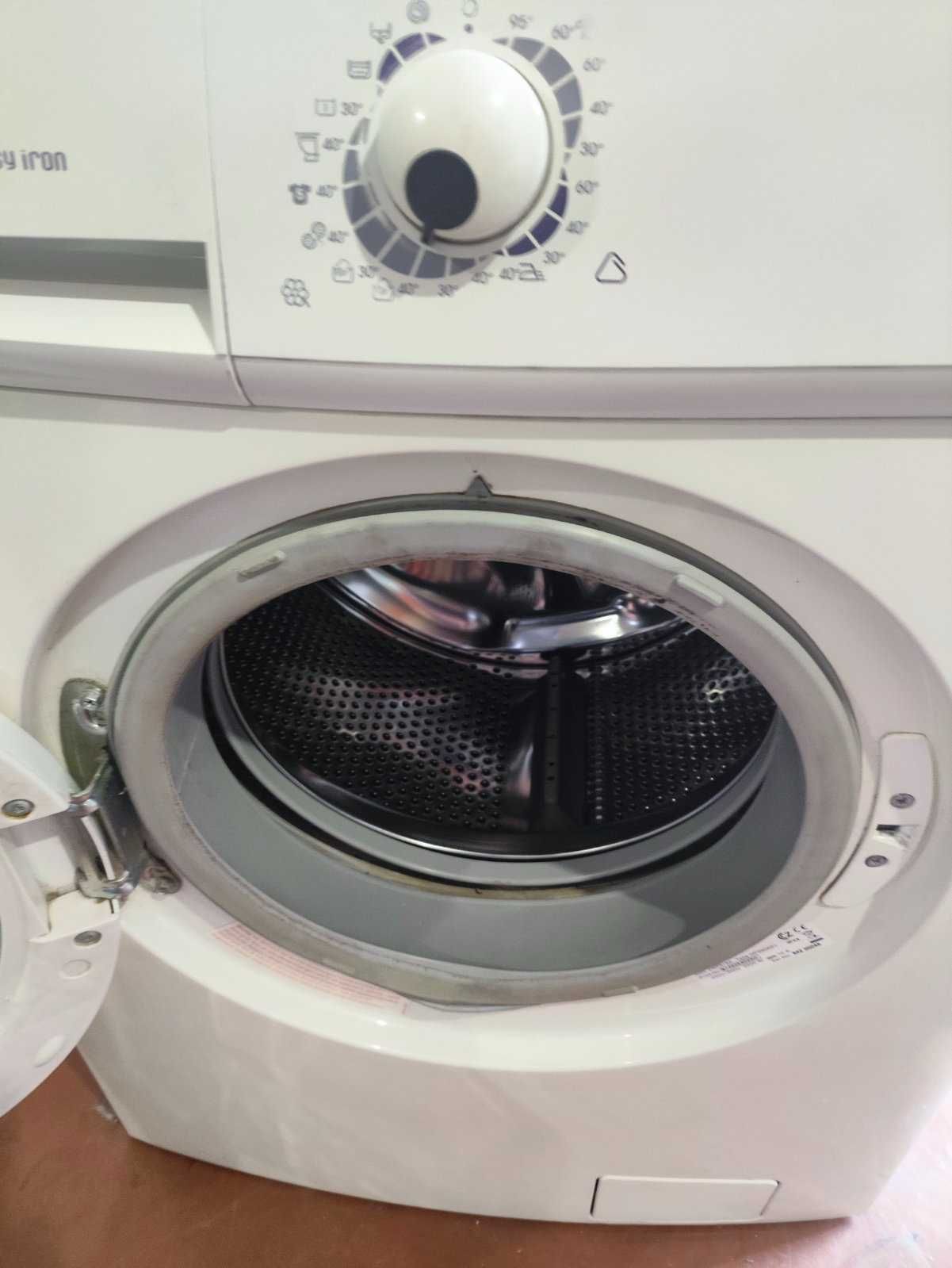 Стиральная машинка Zanussi ZWF5185
