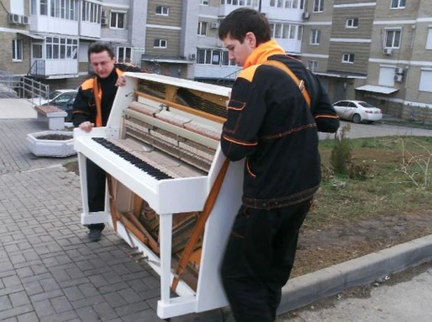 перевезення піаніно у Львові з послугами вантажників чи без