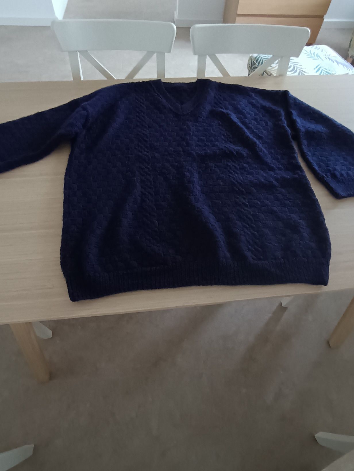 Sweter robiony ręcznie
