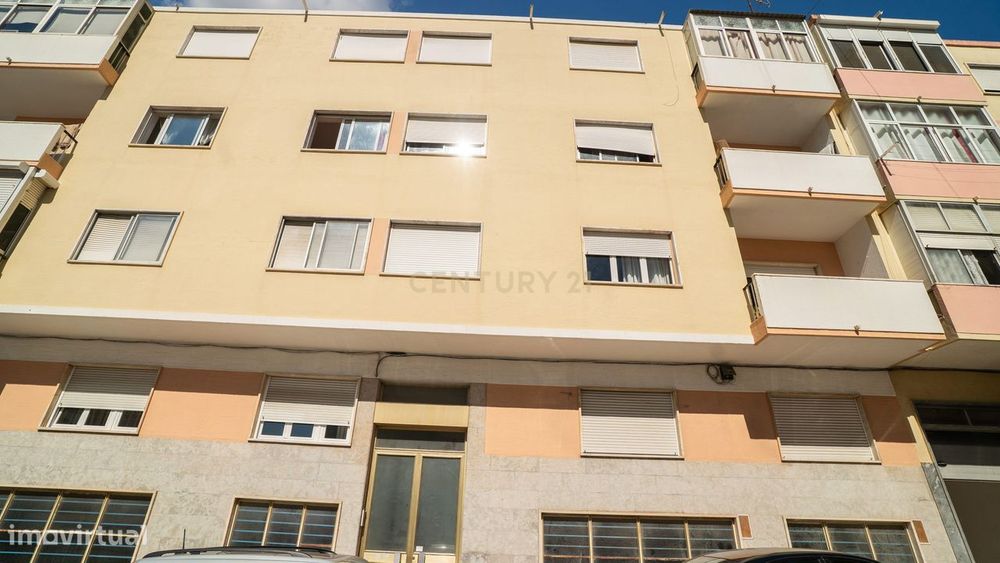 Venda T3 com Garagem, Centro Queluz