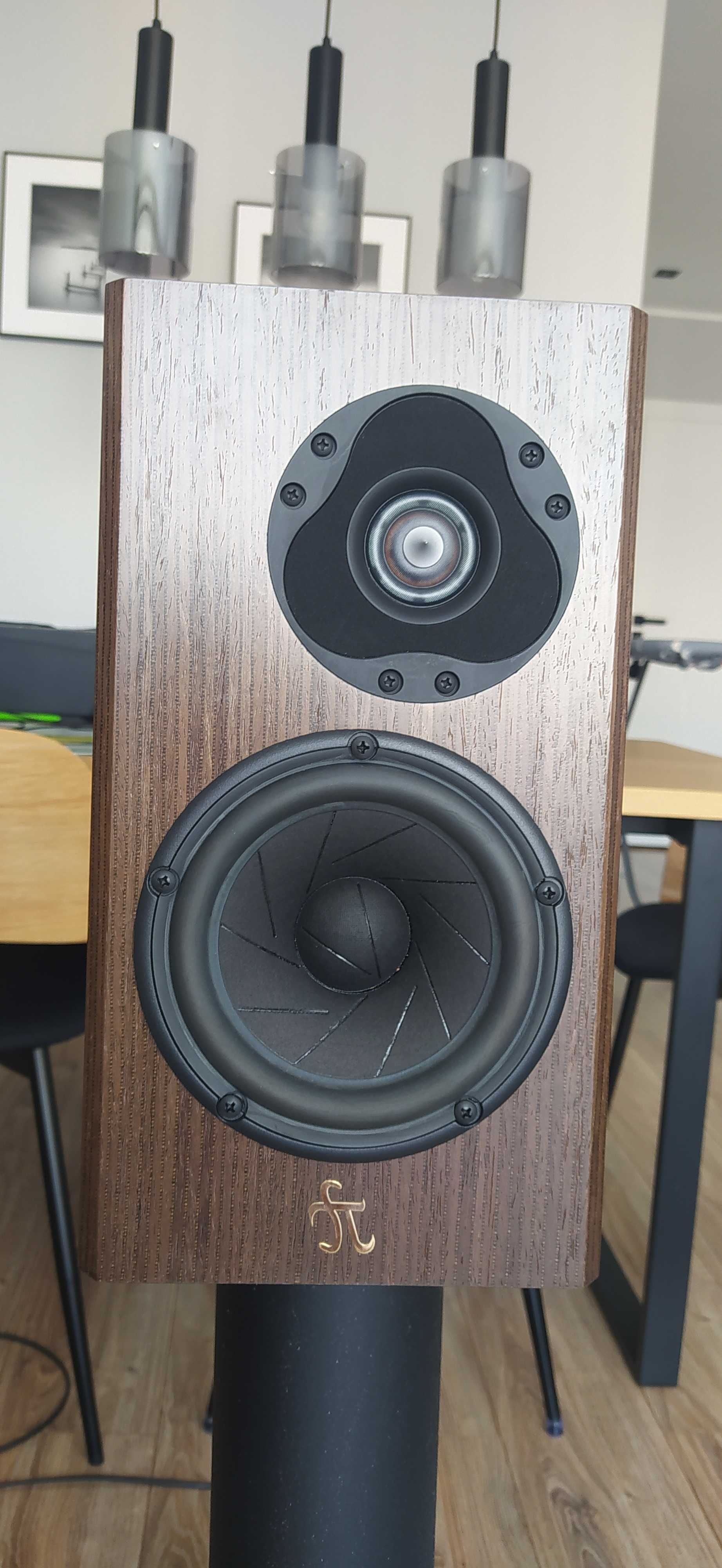 Monitory Omicron - Scan Speak