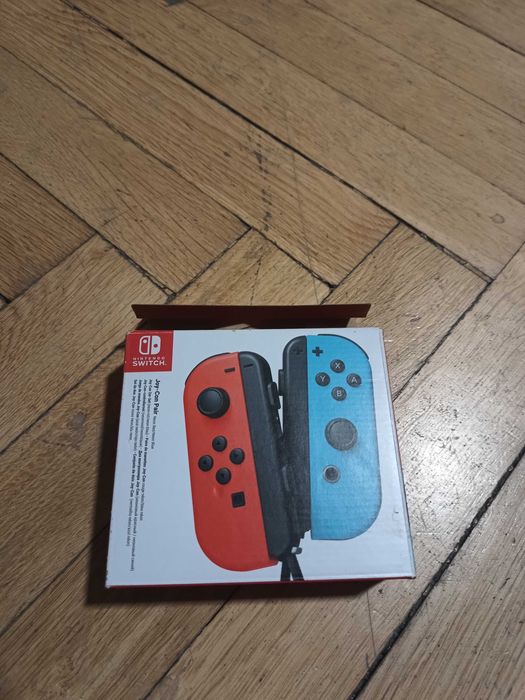 Joy-cony Nintendo Switch czerwony i niebieski