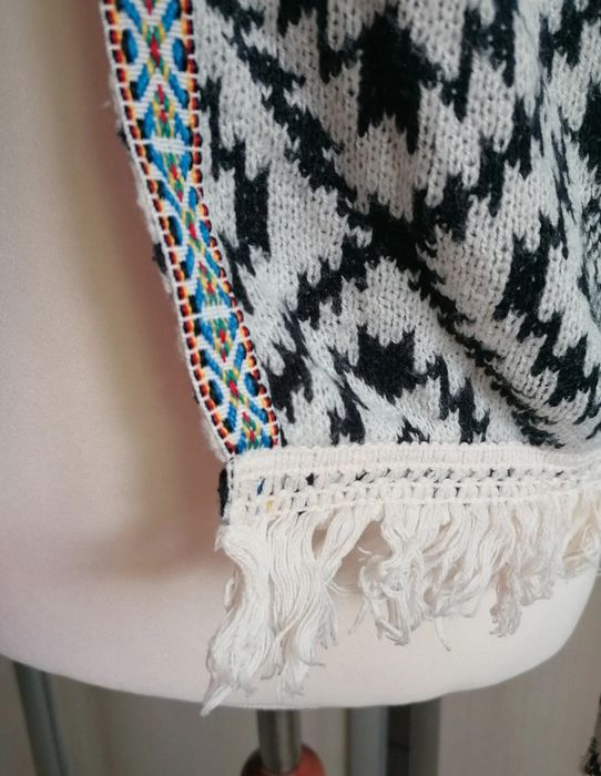 Wyprzedaż szafy! Śliczna narzutka sweter Only L 40 aztec boho