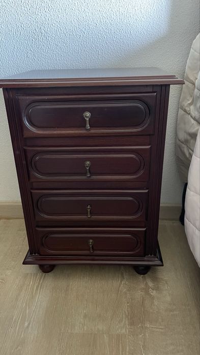 Mobilia de quarto em madeira