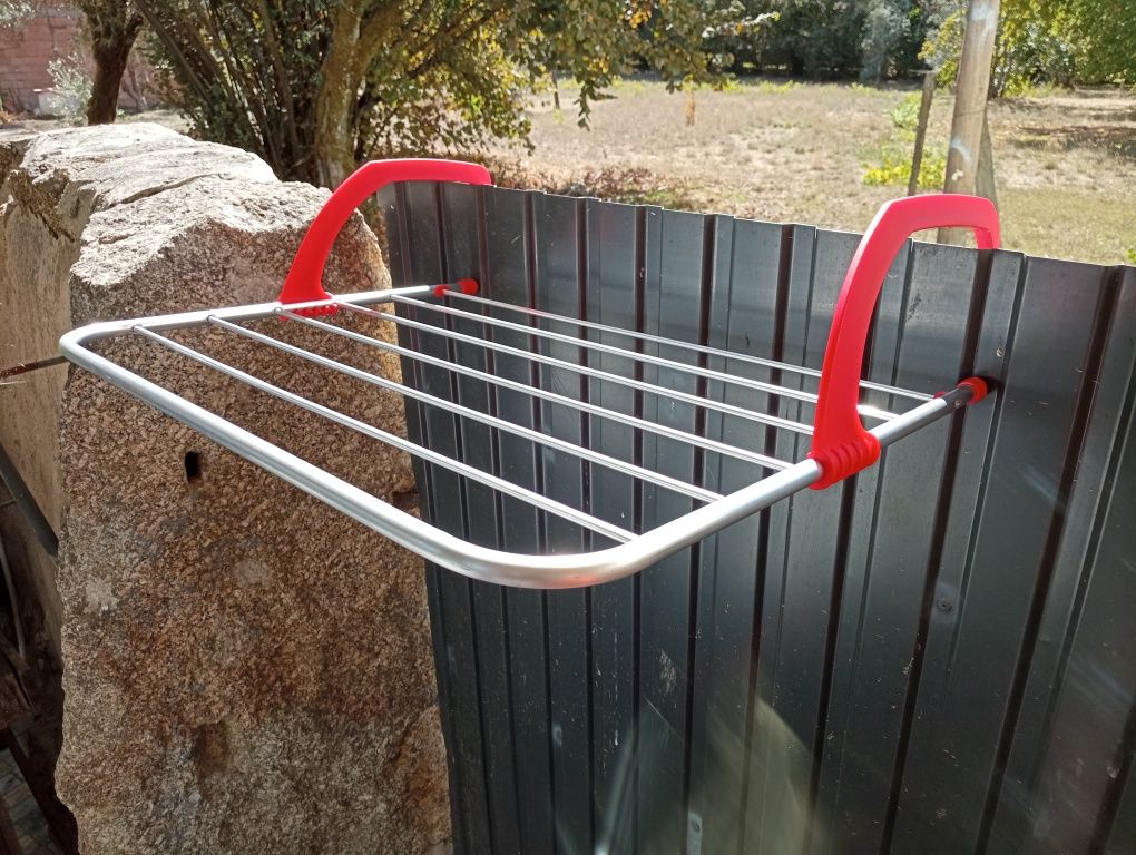 Estendal roupa janela