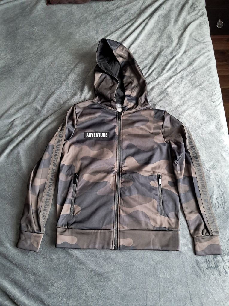 Bluza moro z metką na zamek z kapturem rozmiar 146/152