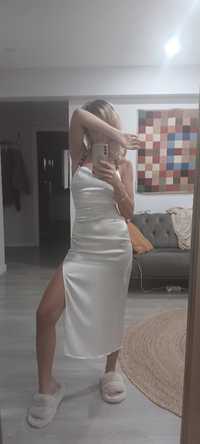 Vestido em cetim Zara