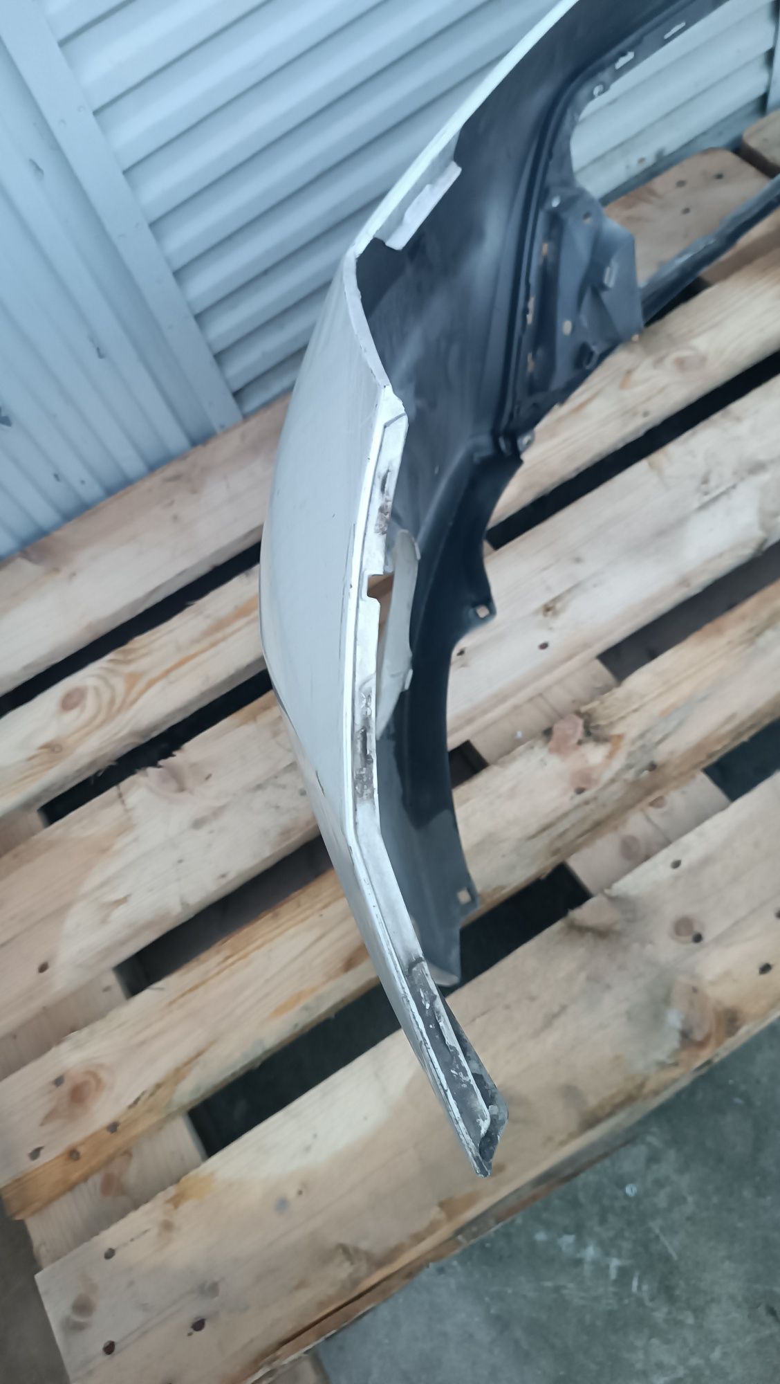 Vendo parachoque de frente Toyota Auris ano 2012/15